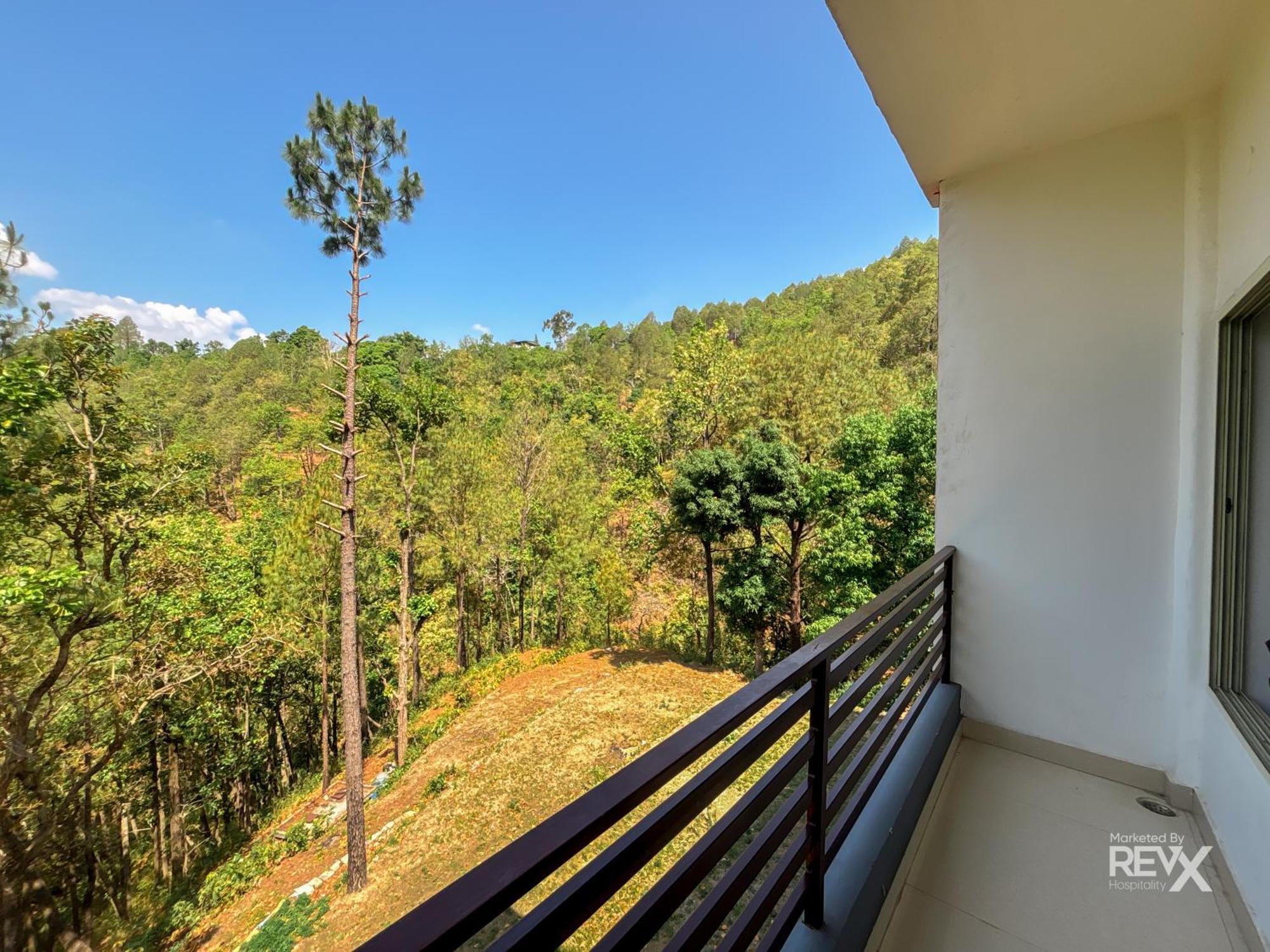 Hotel Prince Valley Лансдаун Екстериор снимка