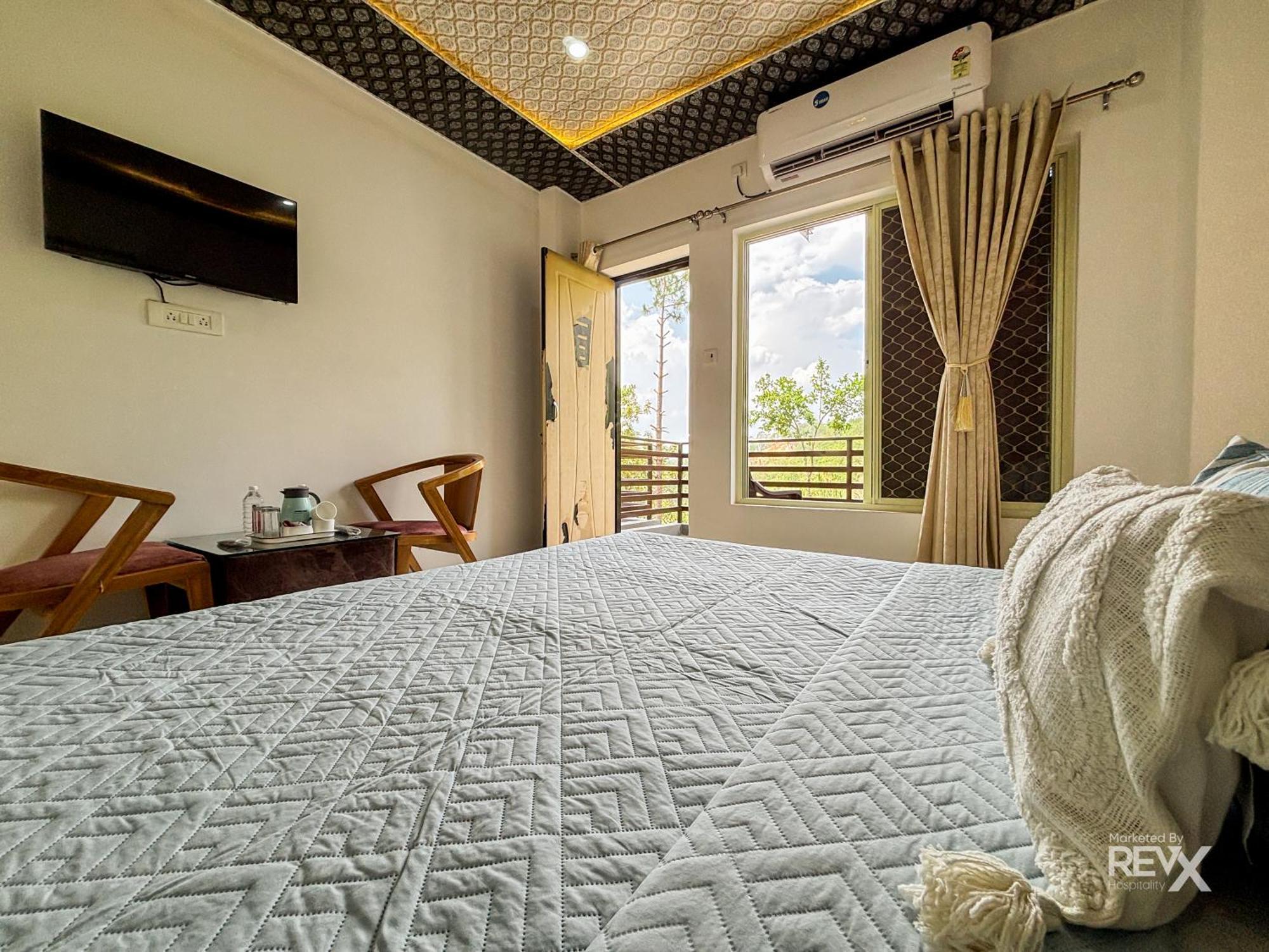 Hotel Prince Valley Лансдаун Екстериор снимка
