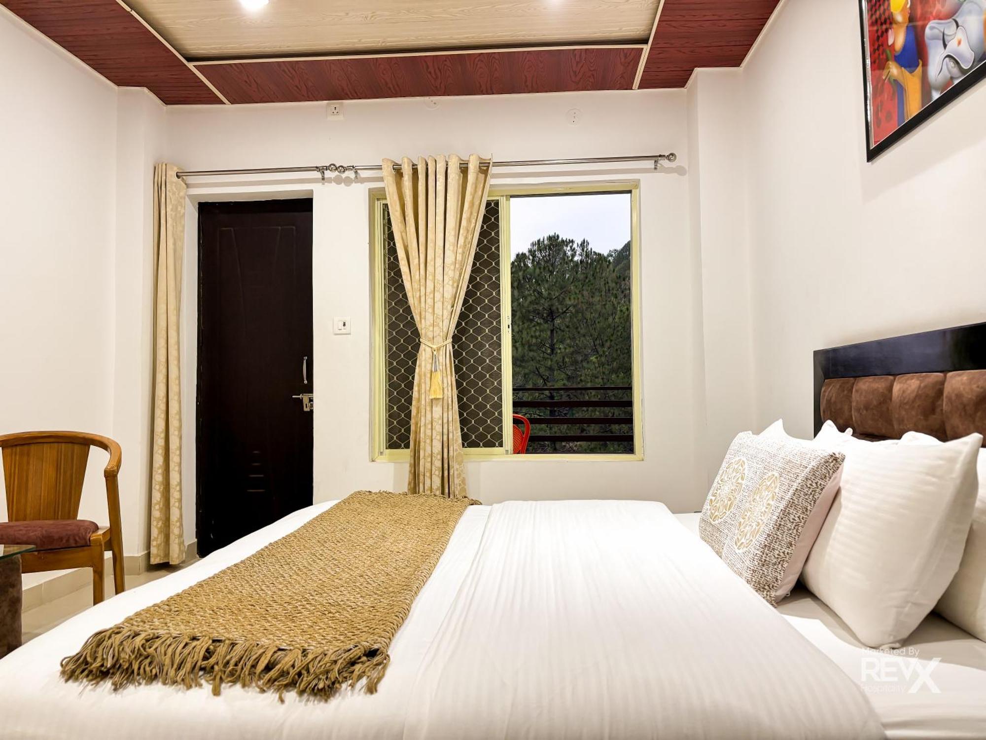 Hotel Prince Valley Лансдаун Екстериор снимка