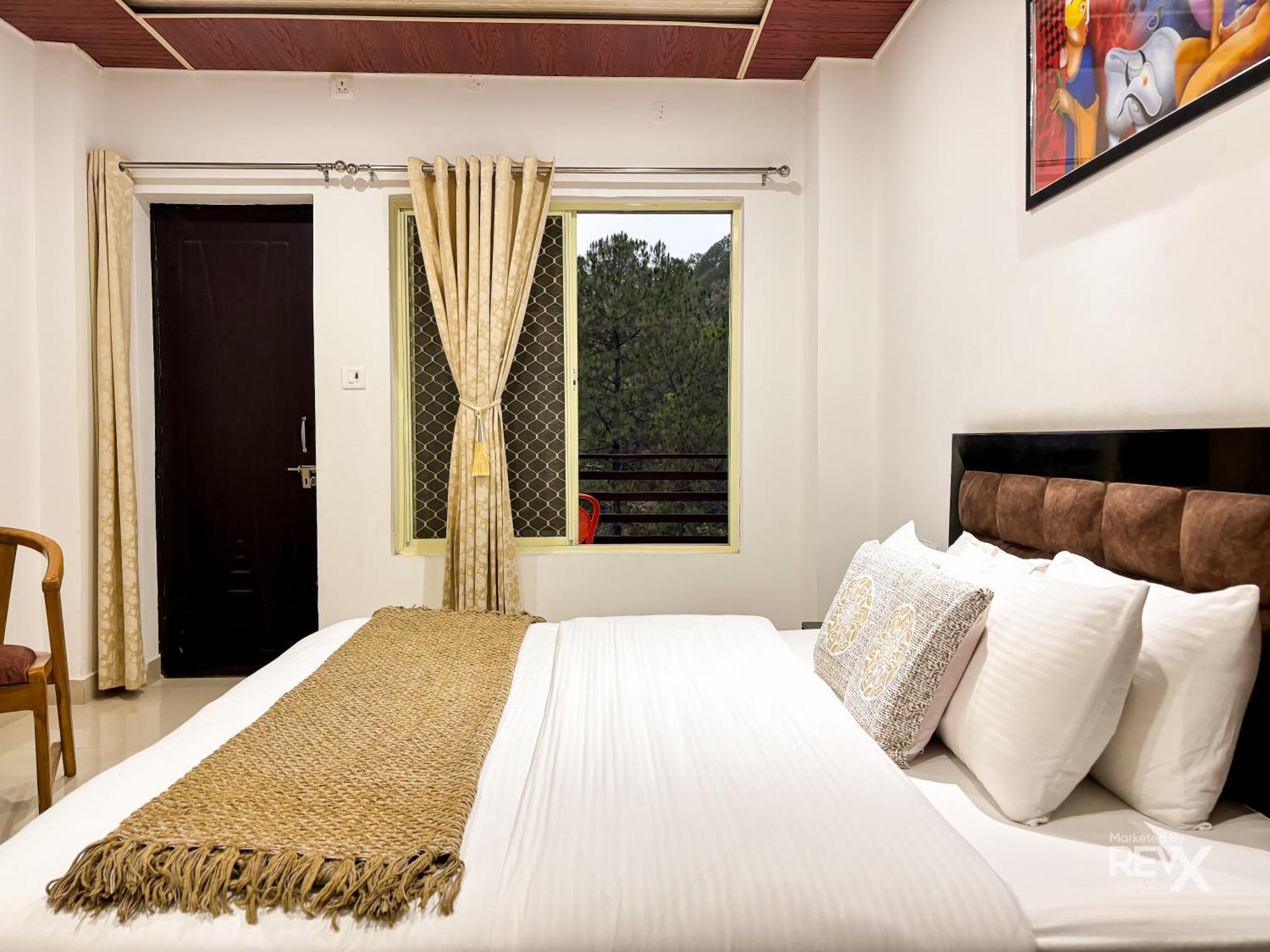 Hotel Prince Valley Лансдаун Екстериор снимка