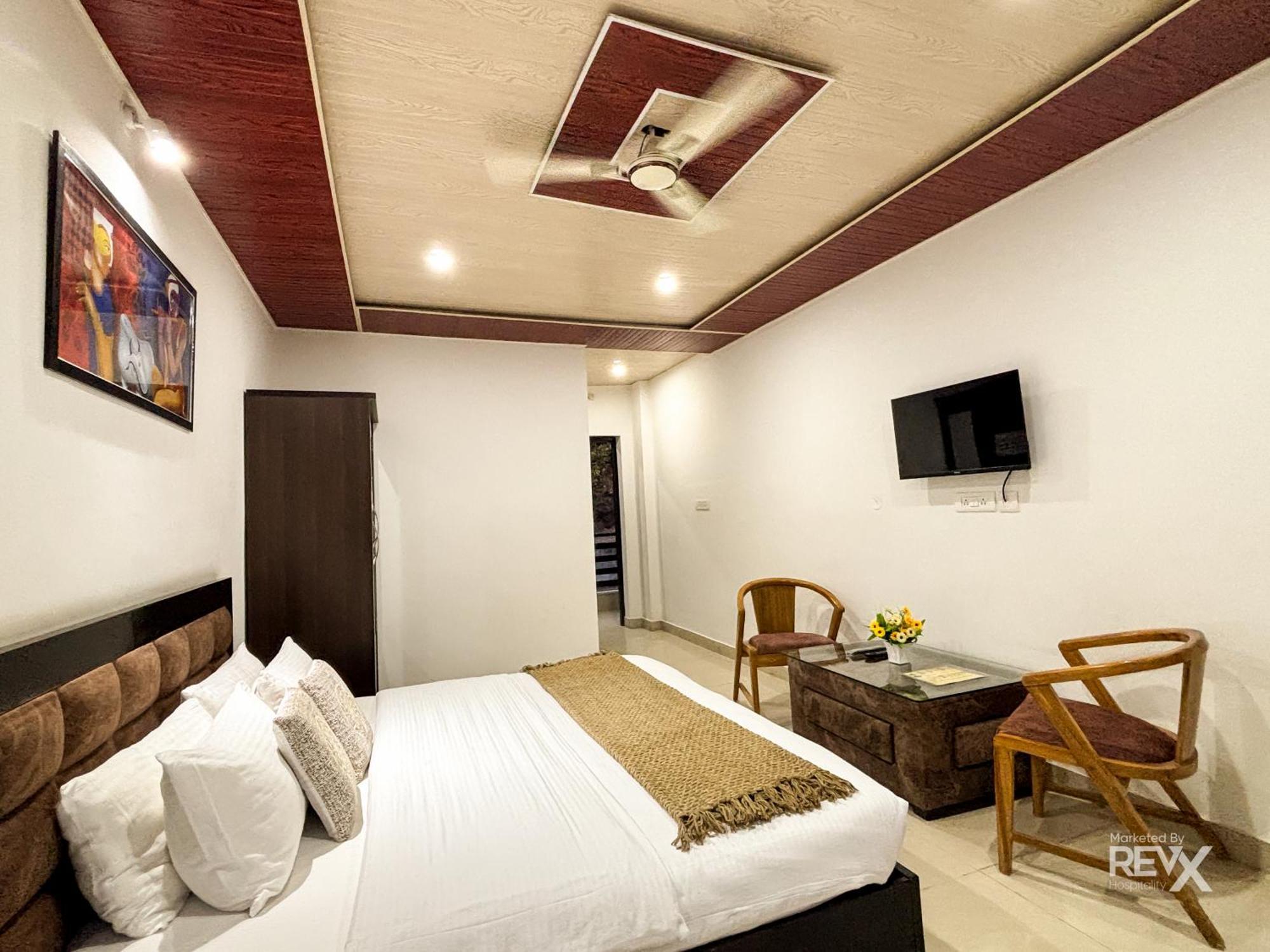 Hotel Prince Valley Лансдаун Екстериор снимка