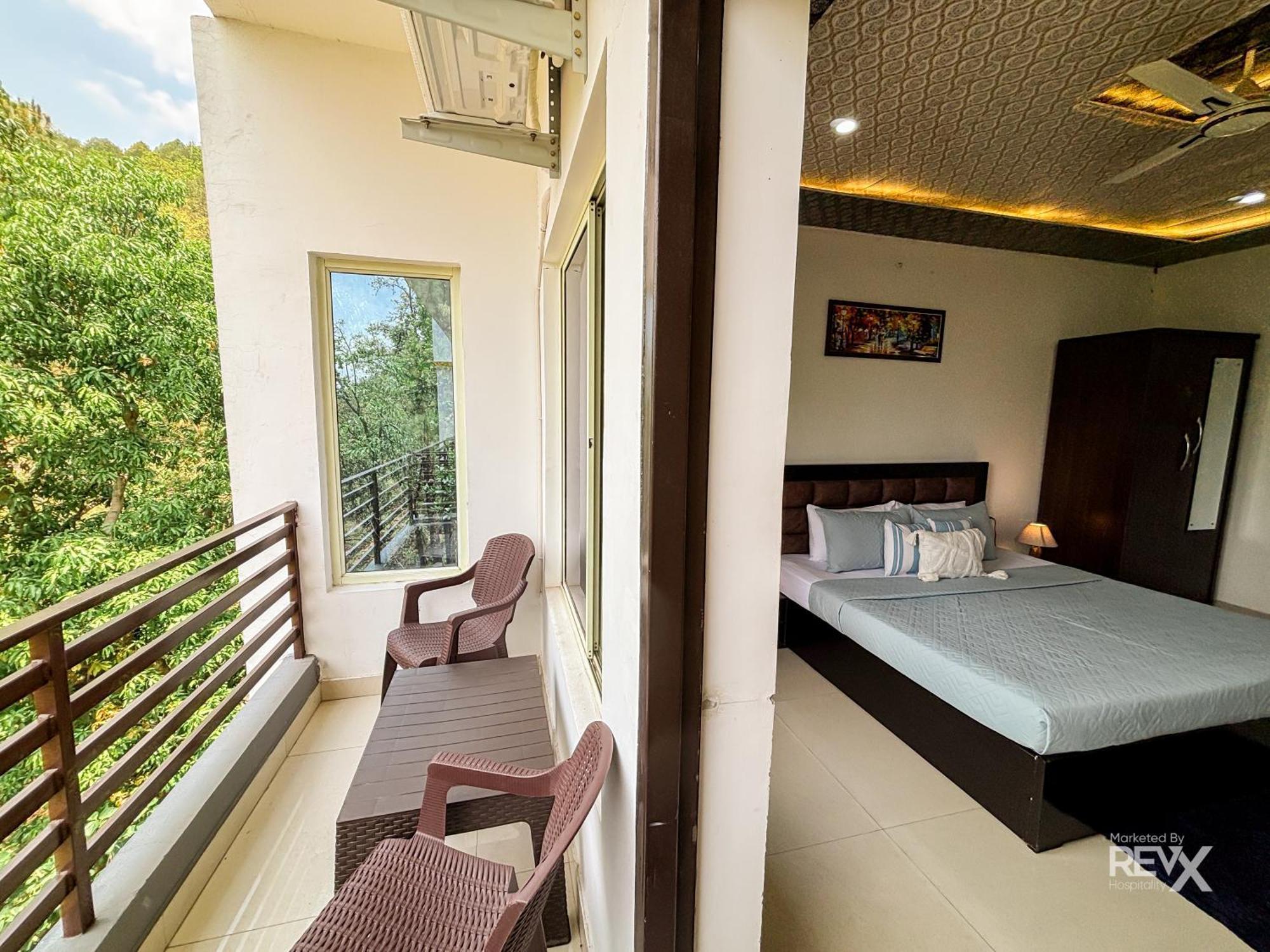 Hotel Prince Valley Лансдаун Екстериор снимка