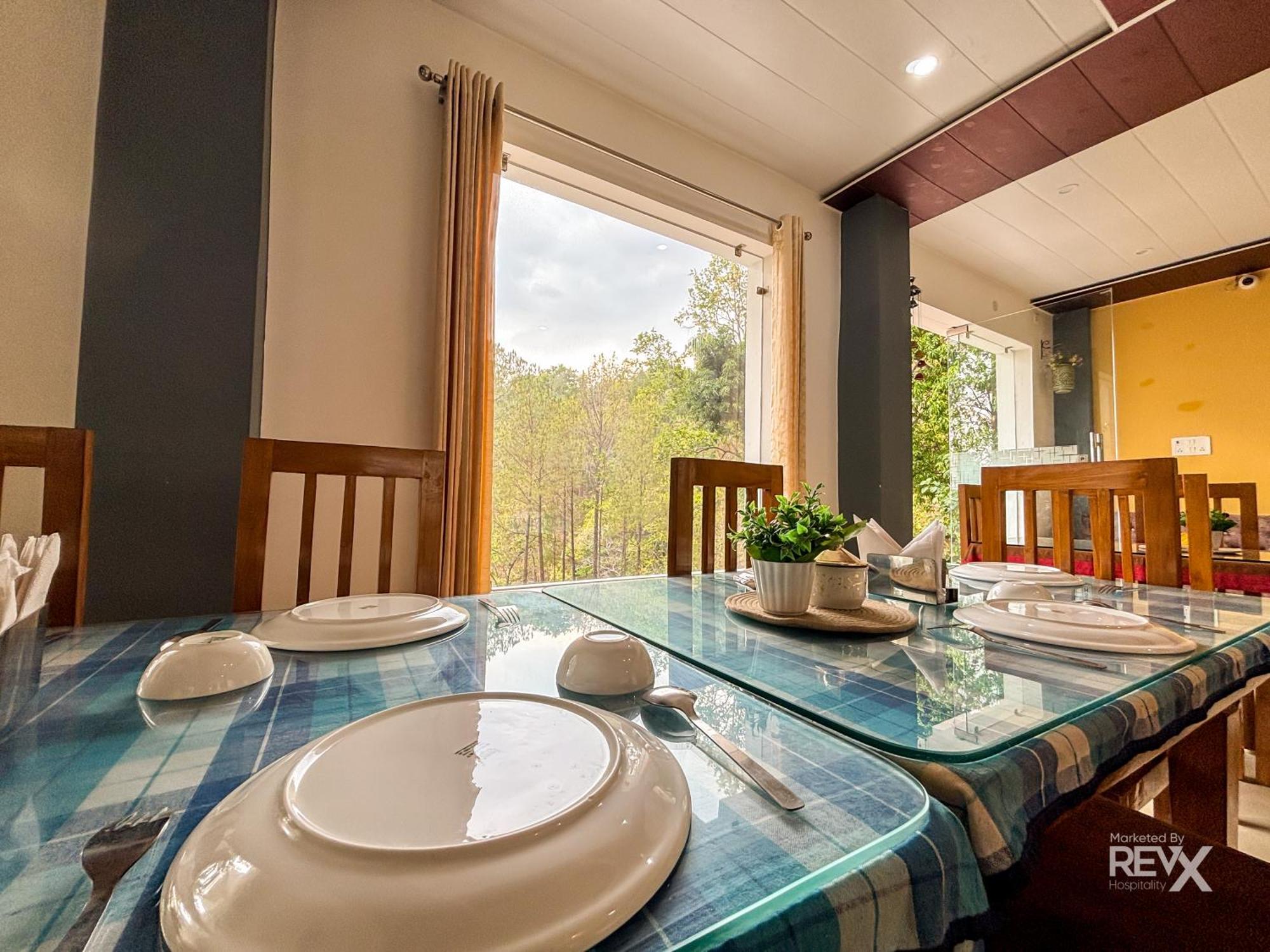 Hotel Prince Valley Лансдаун Екстериор снимка