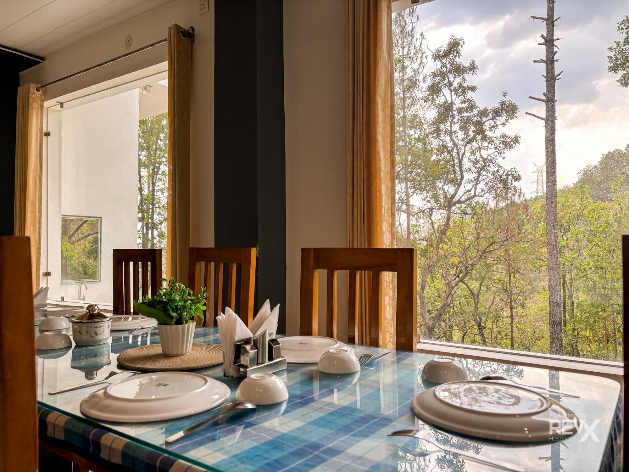 Hotel Prince Valley Лансдаун Екстериор снимка