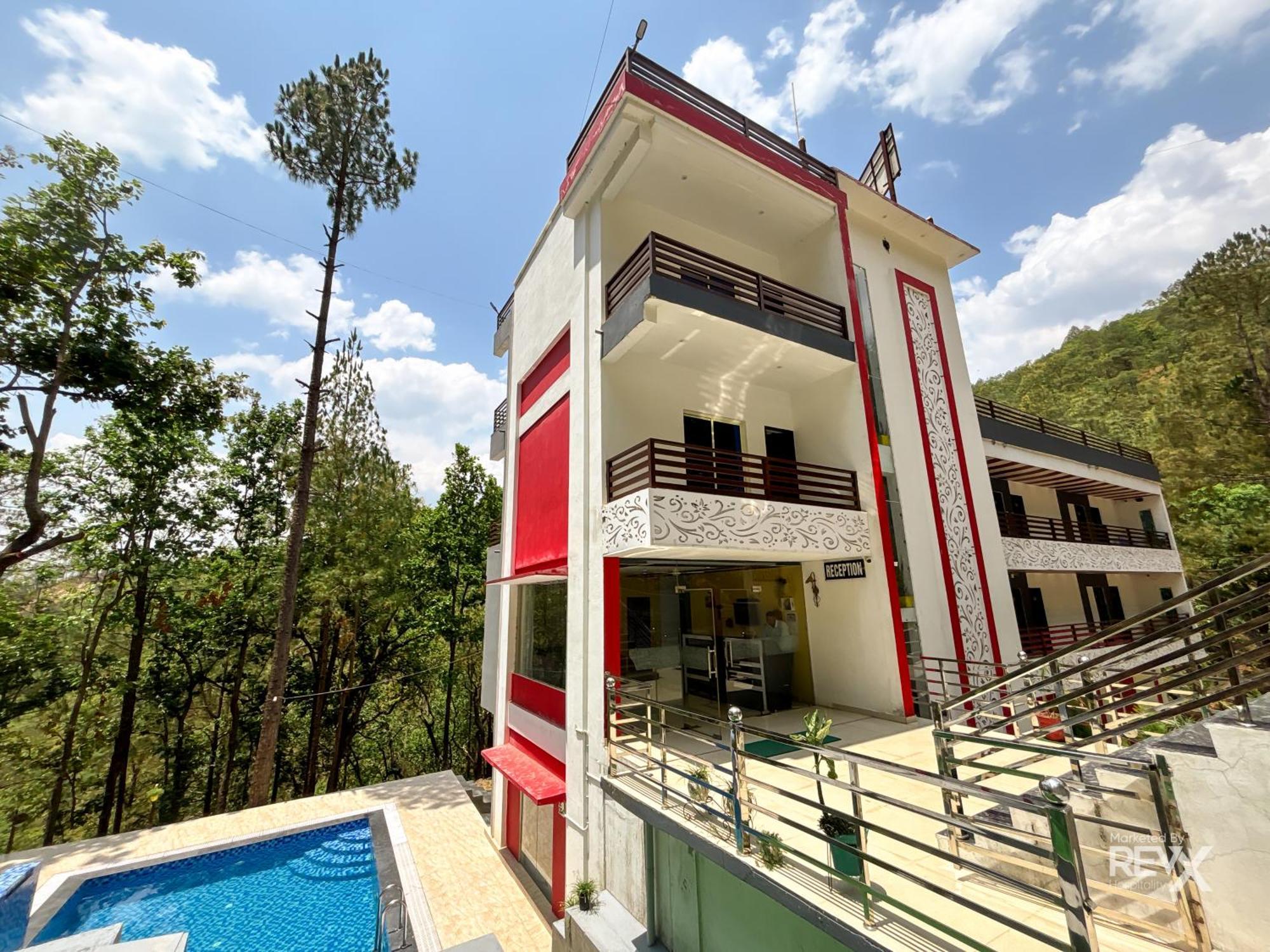 Hotel Prince Valley Лансдаун Екстериор снимка