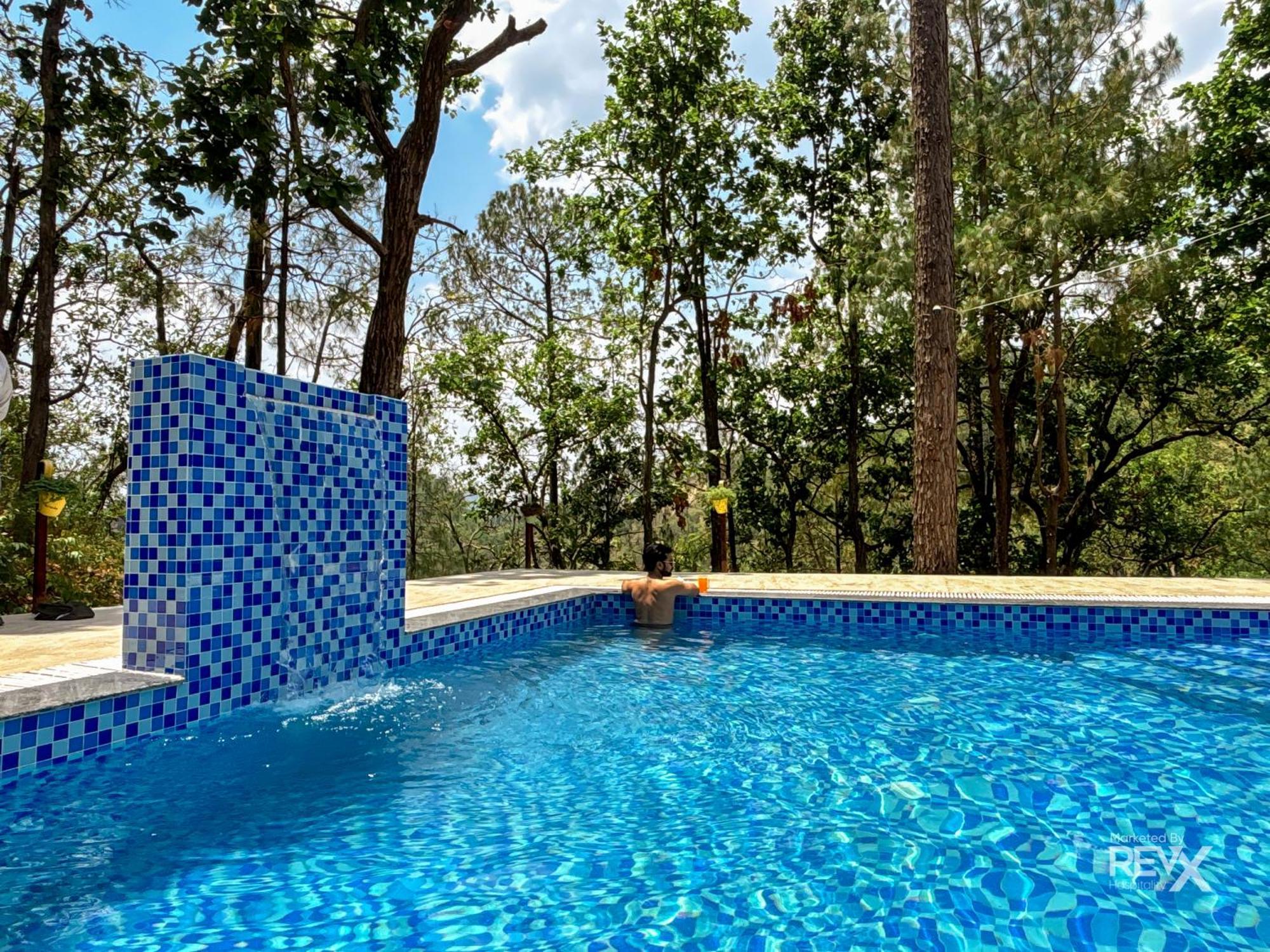 Hotel Prince Valley Лансдаун Екстериор снимка