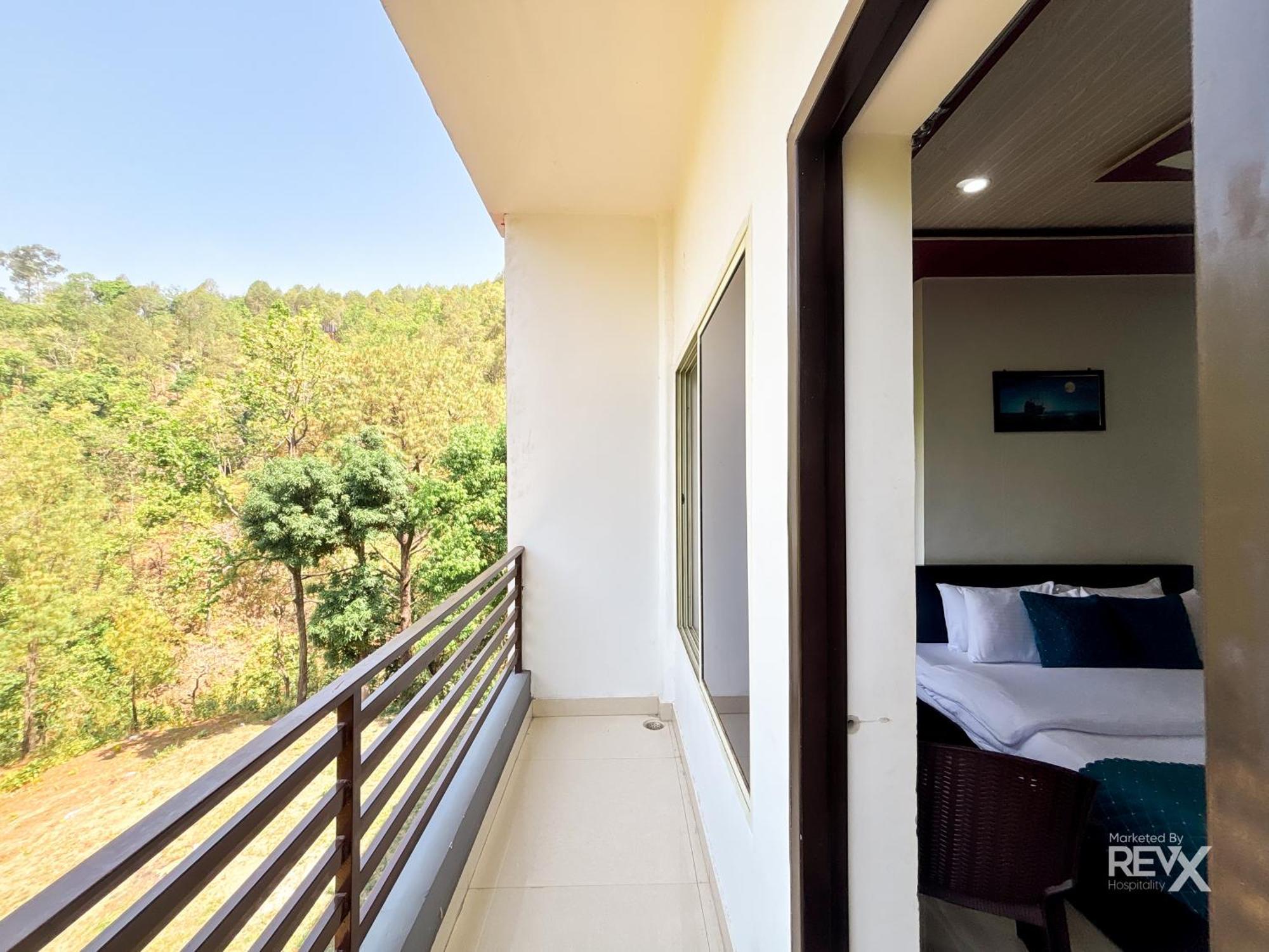 Hotel Prince Valley Лансдаун Екстериор снимка