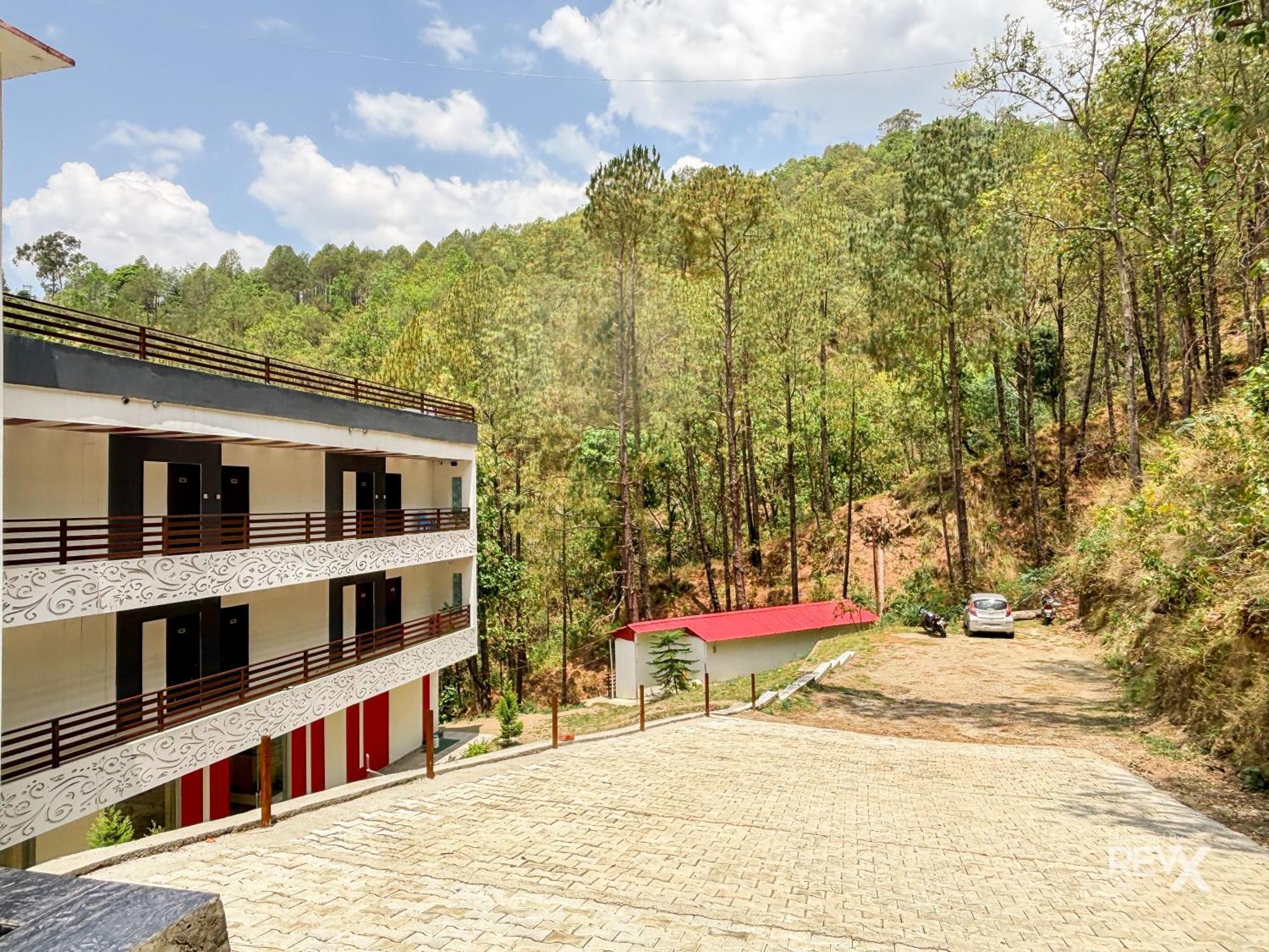 Hotel Prince Valley Лансдаун Екстериор снимка