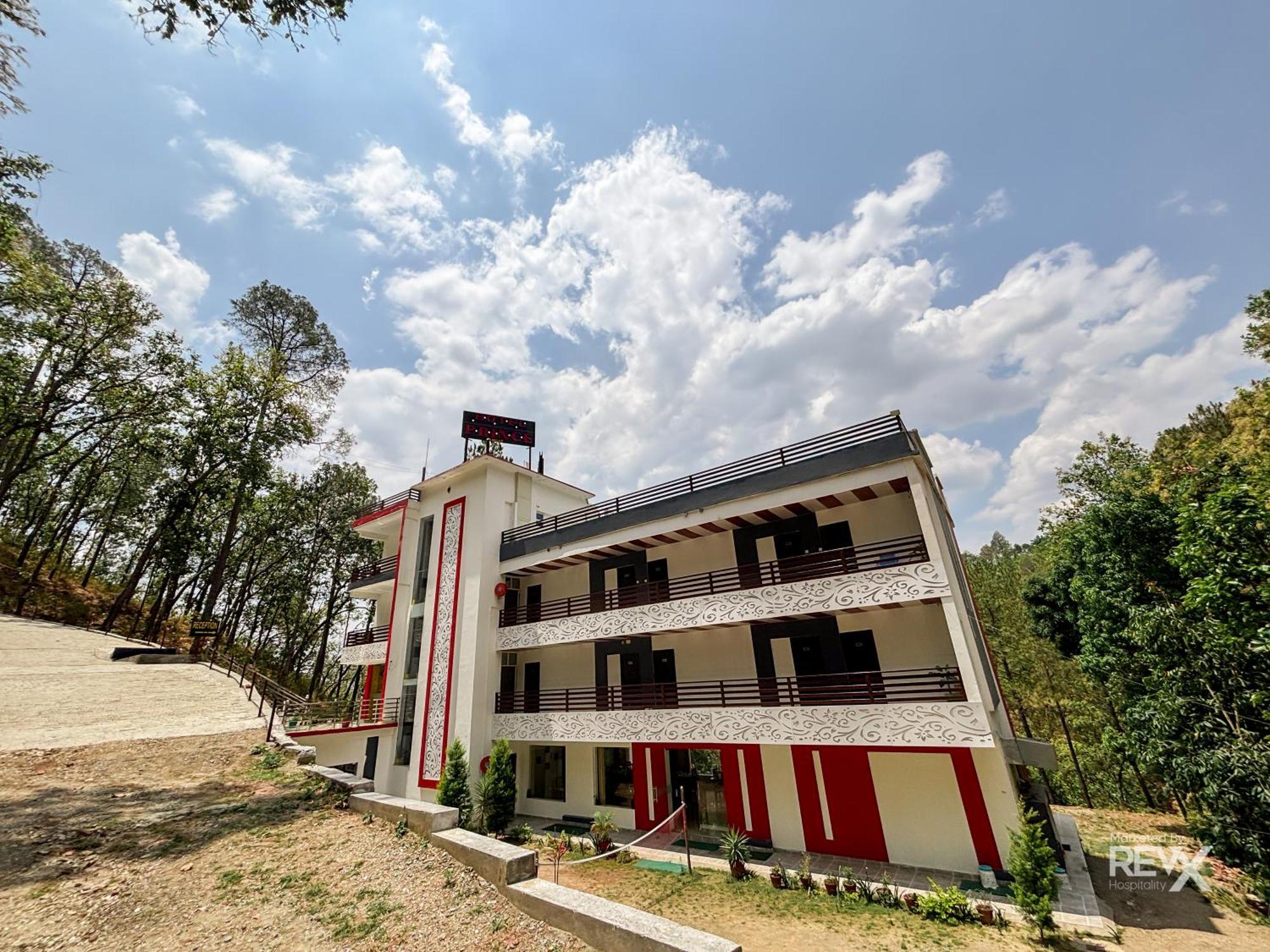 Hotel Prince Valley Лансдаун Екстериор снимка