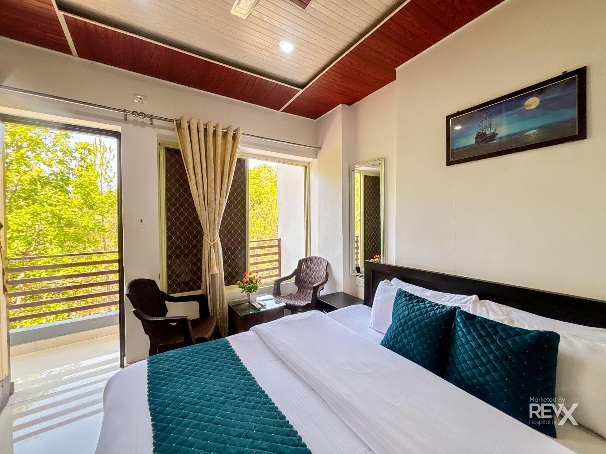 Hotel Prince Valley Лансдаун Екстериор снимка
