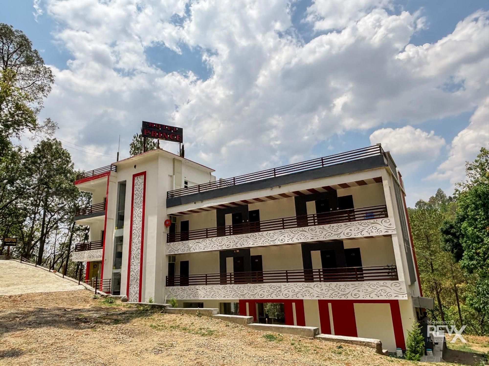 Hotel Prince Valley Лансдаун Екстериор снимка