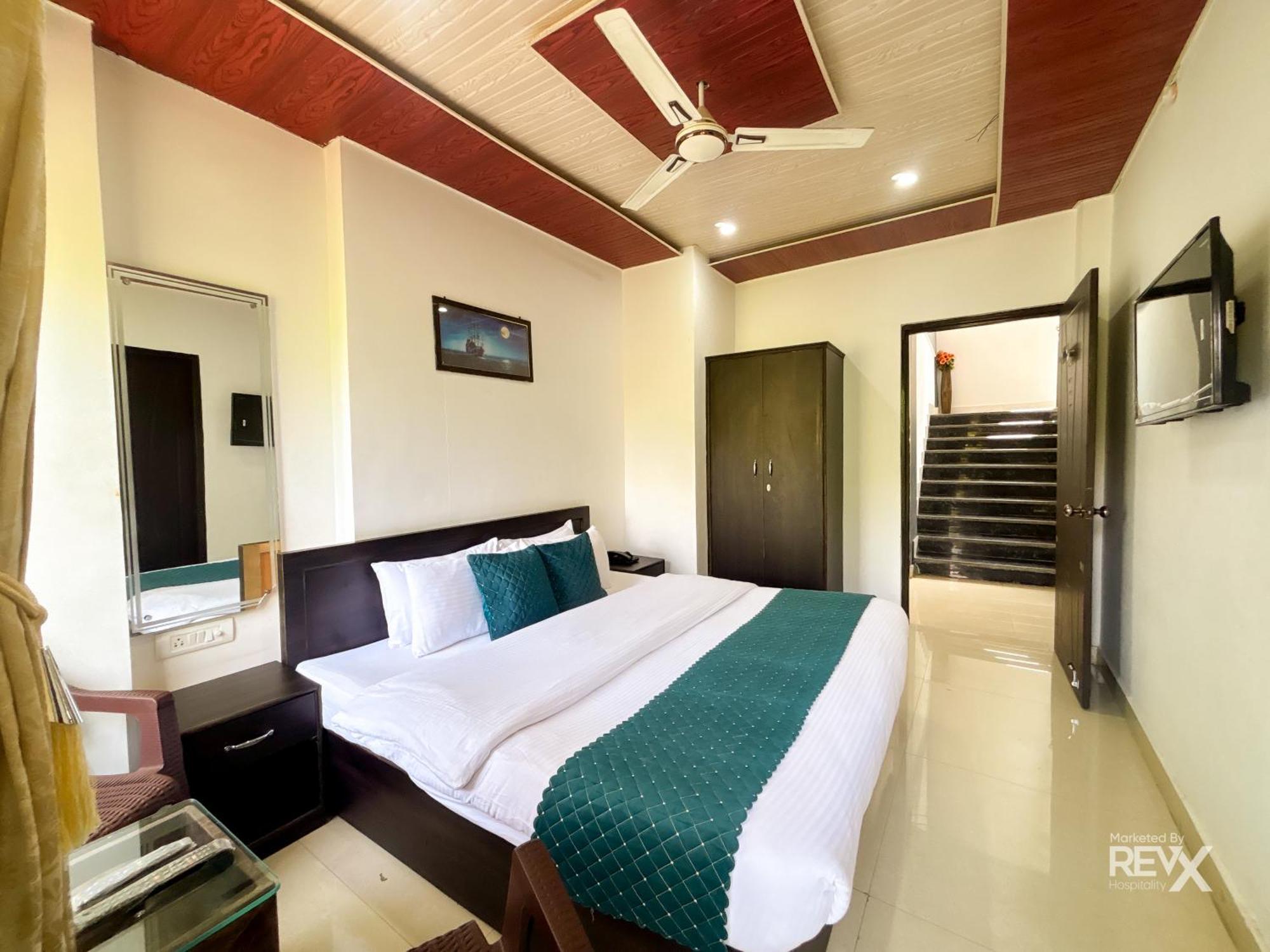 Hotel Prince Valley Лансдаун Екстериор снимка