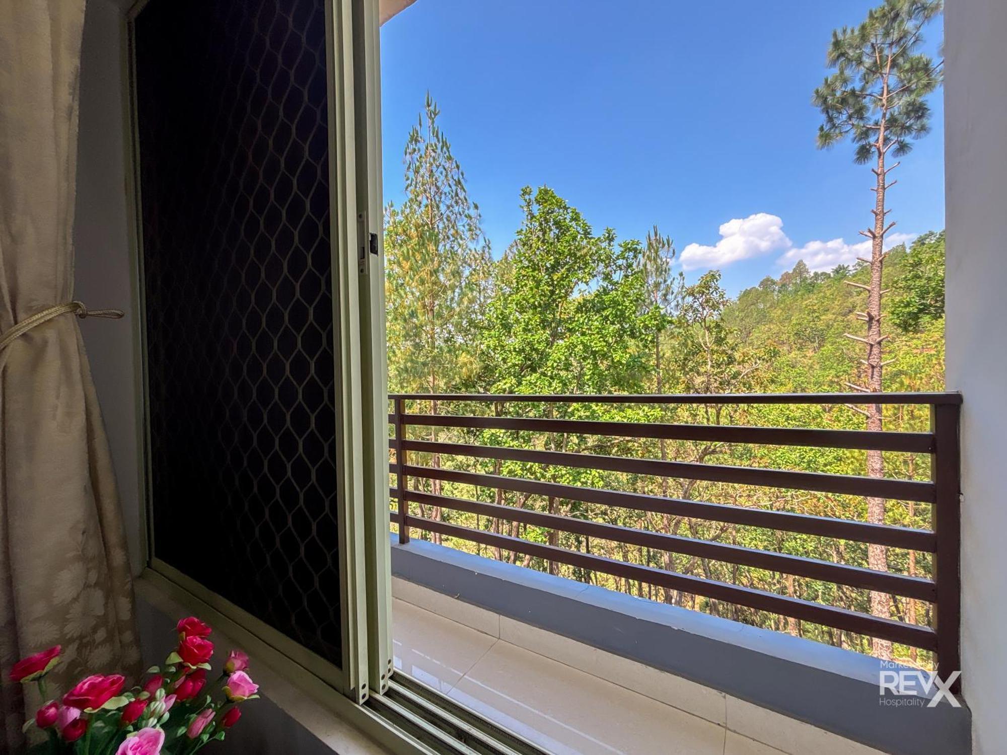 Hotel Prince Valley Лансдаун Екстериор снимка