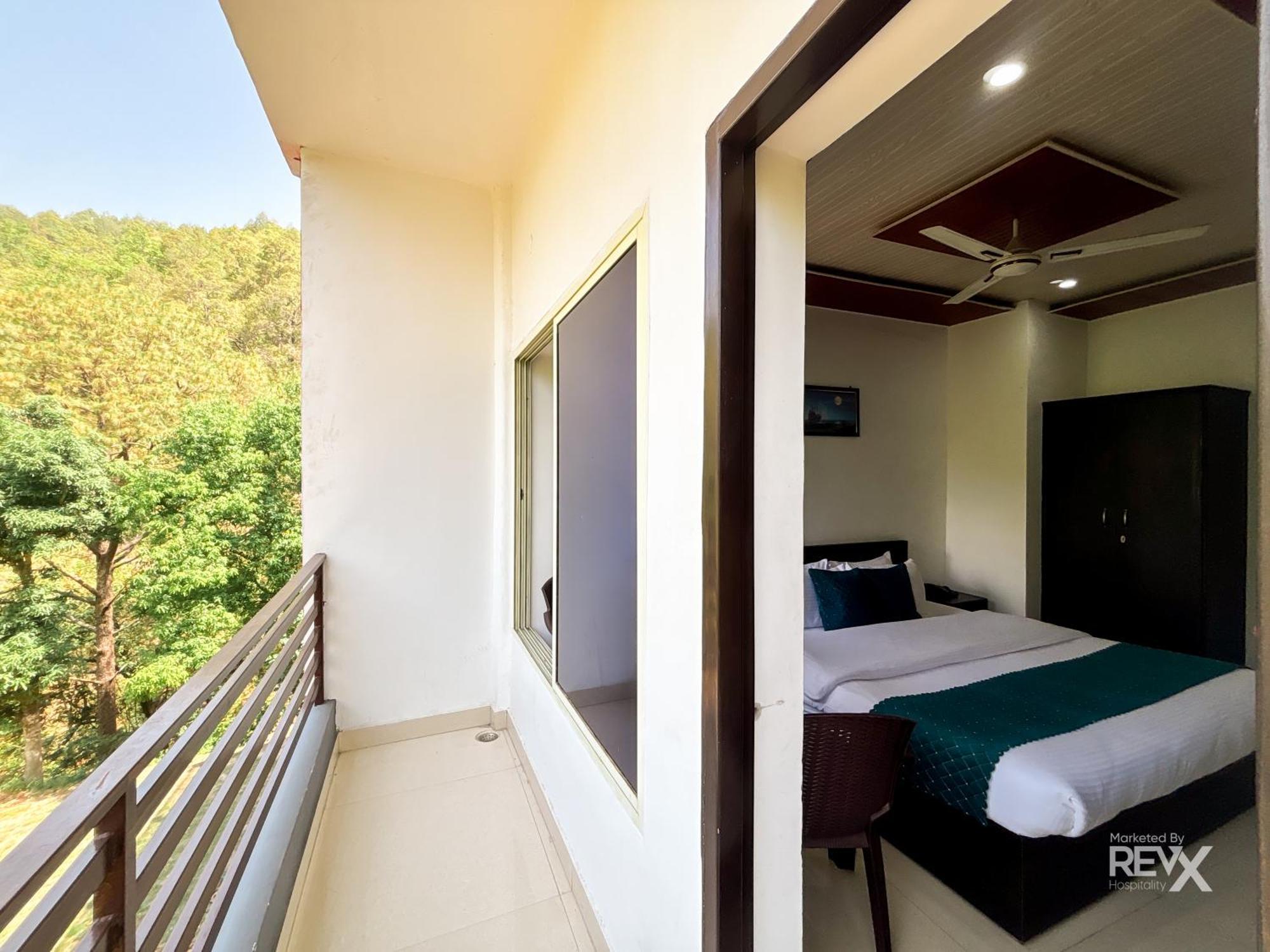 Hotel Prince Valley Лансдаун Екстериор снимка
