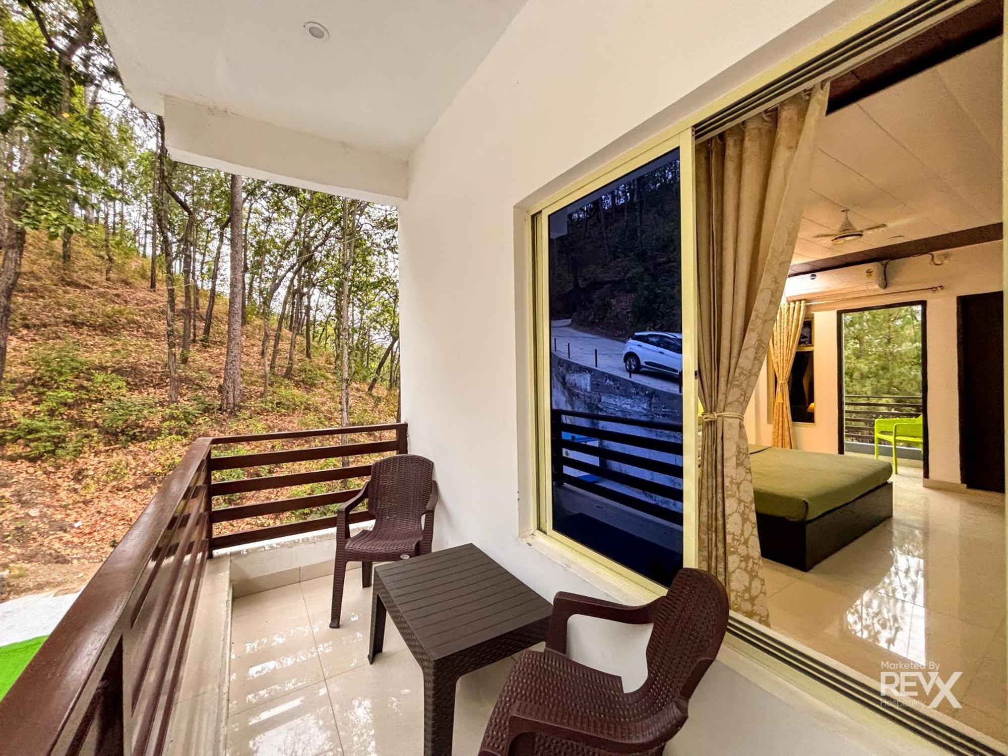 Hotel Prince Valley Лансдаун Екстериор снимка