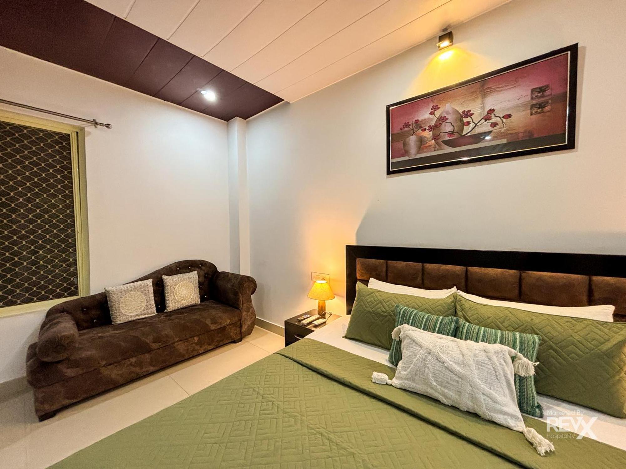Hotel Prince Valley Лансдаун Екстериор снимка